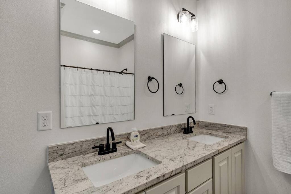 Alamo Luxury Living Up To 11 Villa Tyler Bagian luar foto