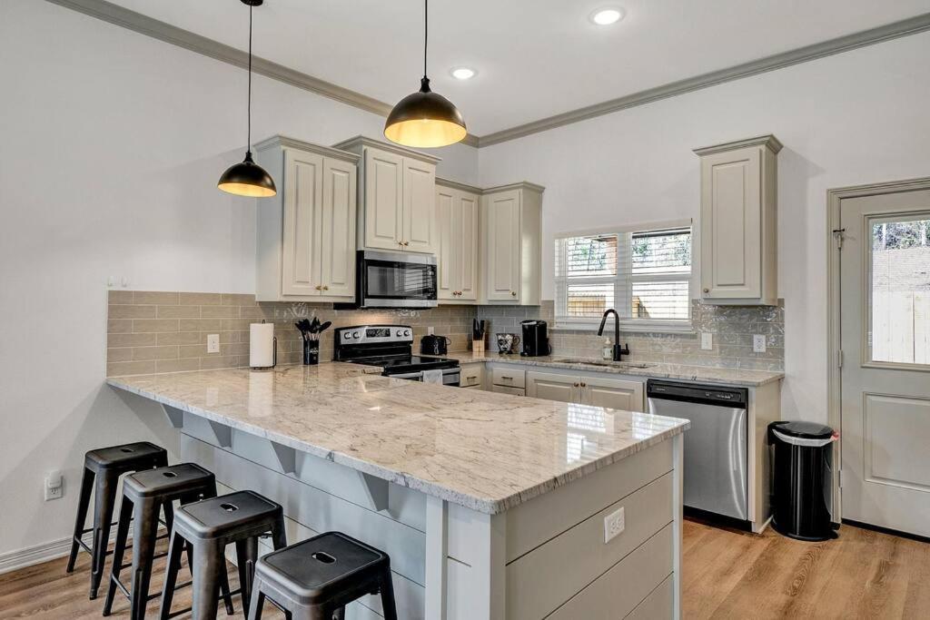 Alamo Luxury Living Up To 11 Villa Tyler Bagian luar foto