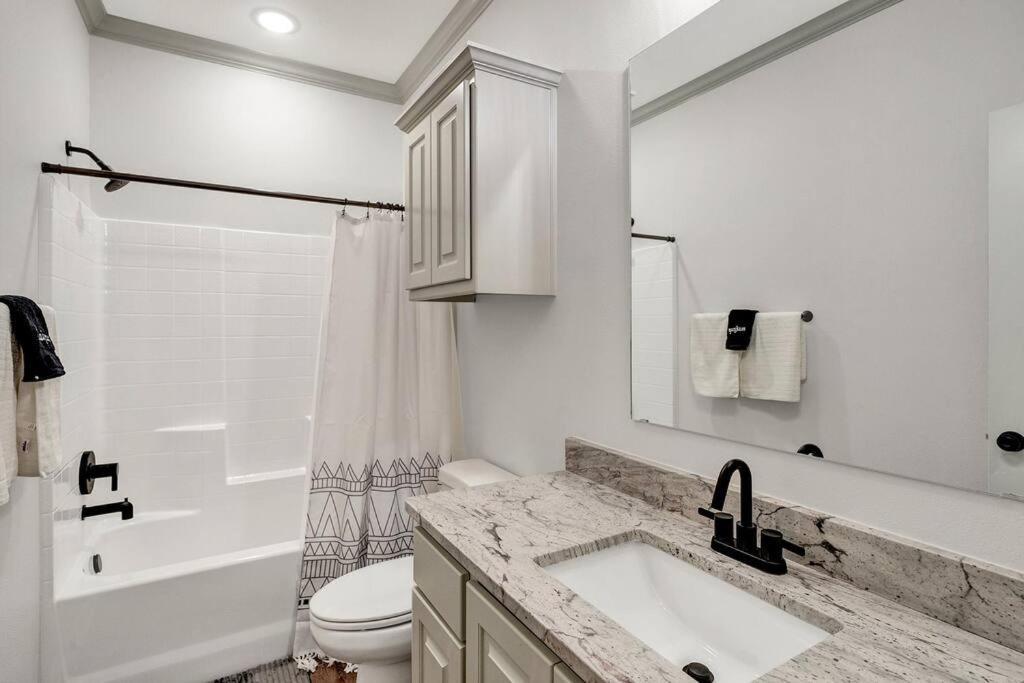 Alamo Luxury Living Up To 11 Villa Tyler Bagian luar foto