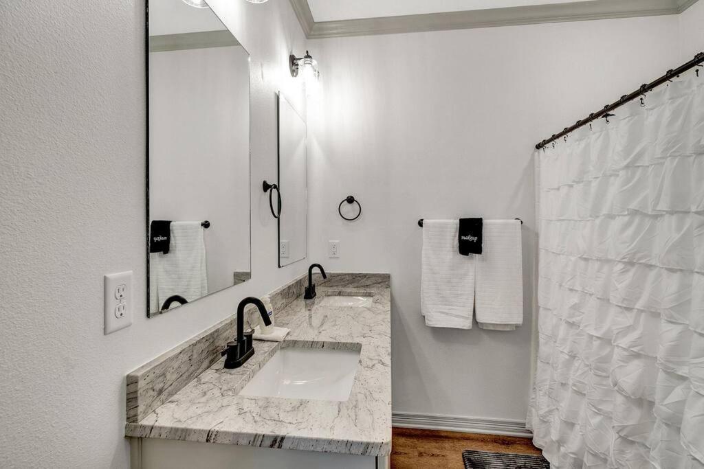 Alamo Luxury Living Up To 11 Villa Tyler Bagian luar foto
